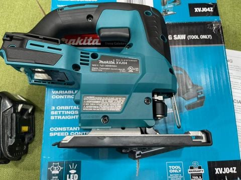 Máy cưa lọng Makita XVJ04Z