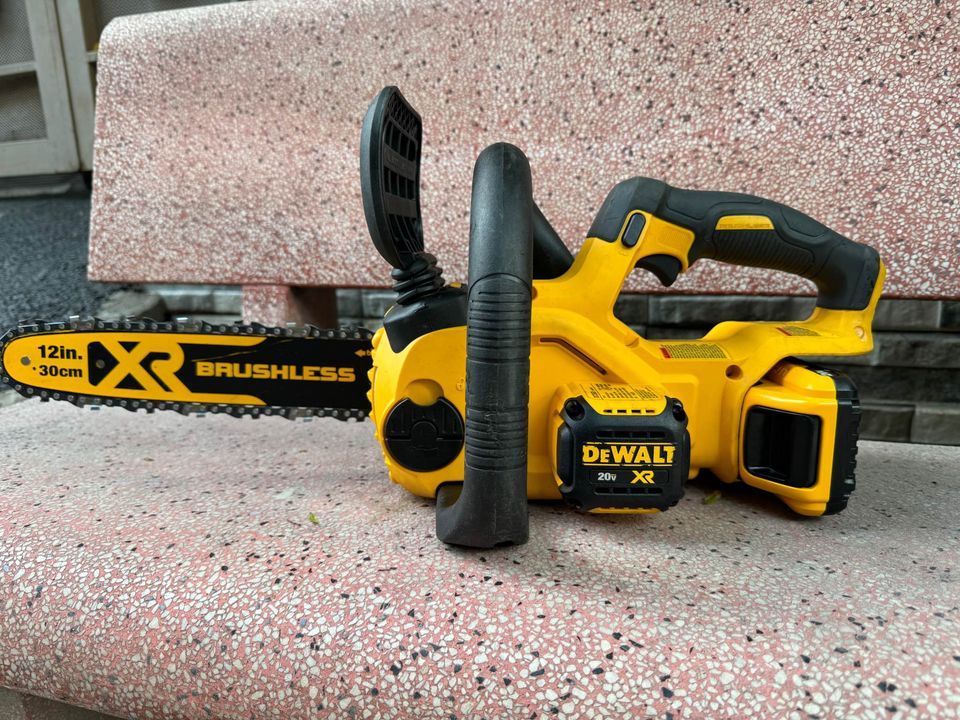 MÁY CƯA XÍCH DEWALT DCS620 lướt