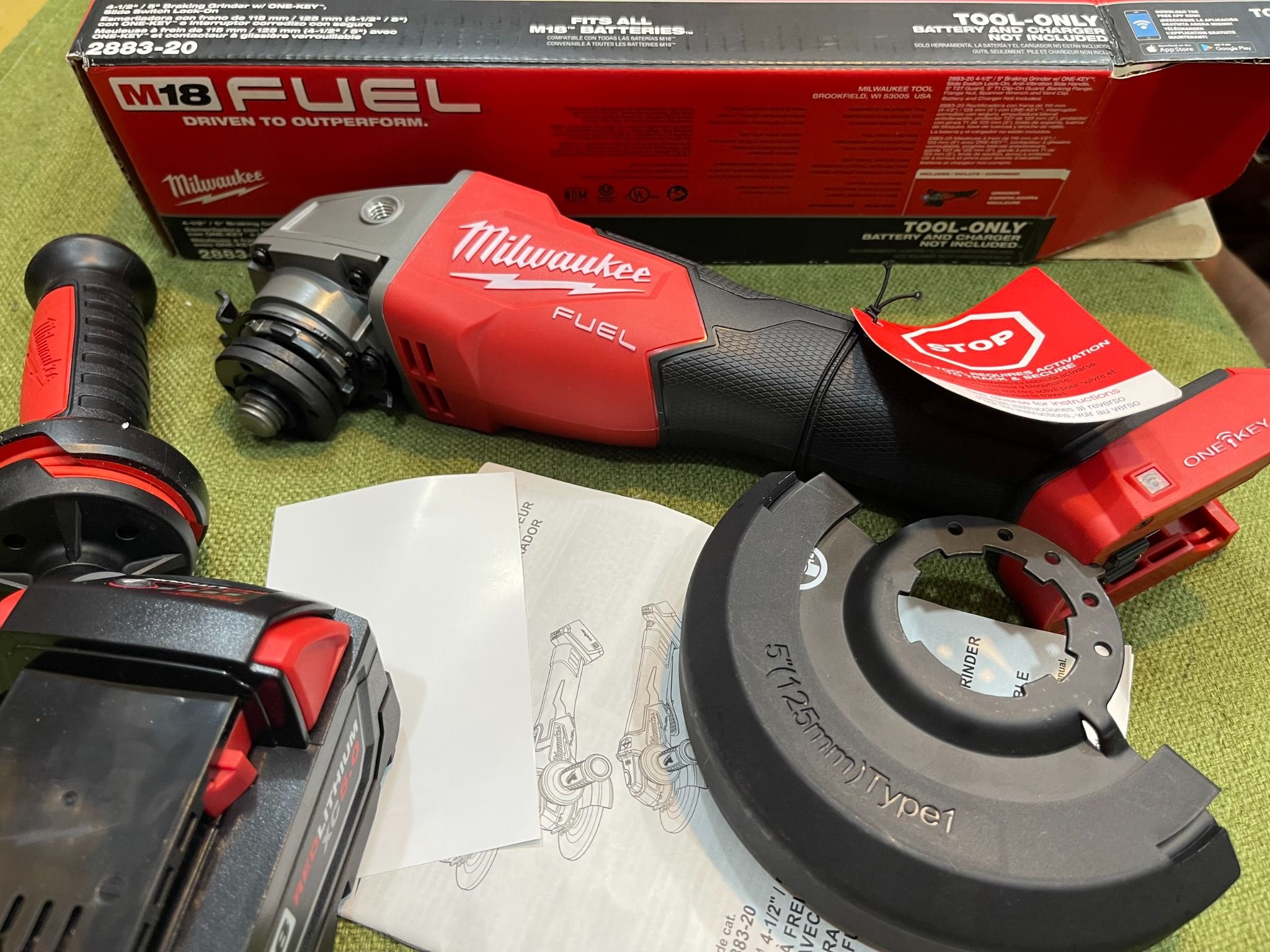 Máy mài pin Milwaukee 2883