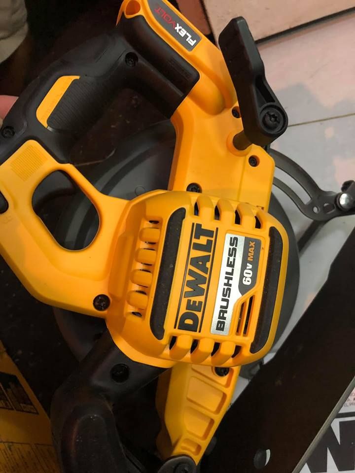 MÁY CƯA PIN DEWALT DCS575T2-4