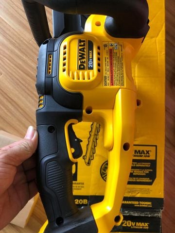 MÁY CẮT TỈA DEWALT DCH 820