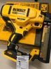 MÁY BẮN ĐINH GIM DEWALT DCN681D1