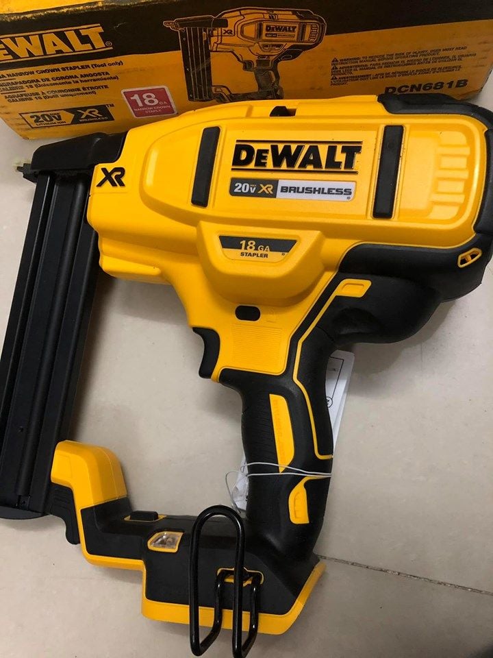 MÁY BẮN ĐINH GIM DEWALT 681D1-4