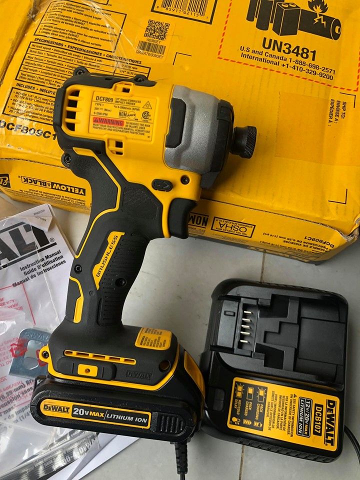 MÁY BẮN VÍT DEWALT DCF809C2-2