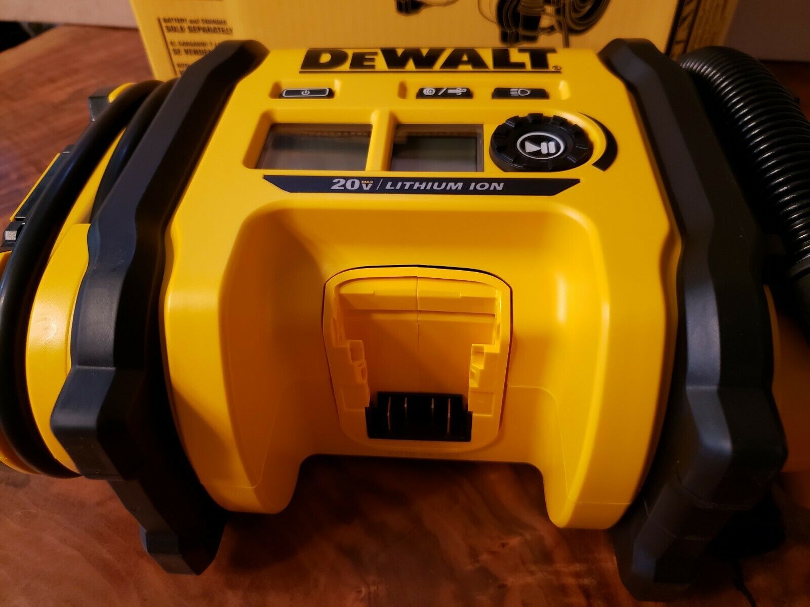 BƠM XE DEWALT DCC020IB 20V-2