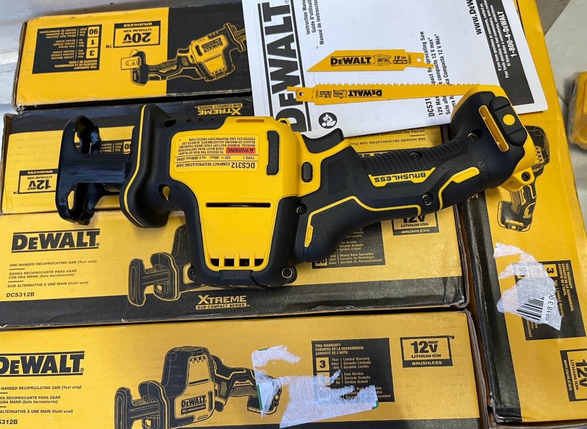 Máy cưa kiếm dùng pin 12V DeWALT DCS312B-2