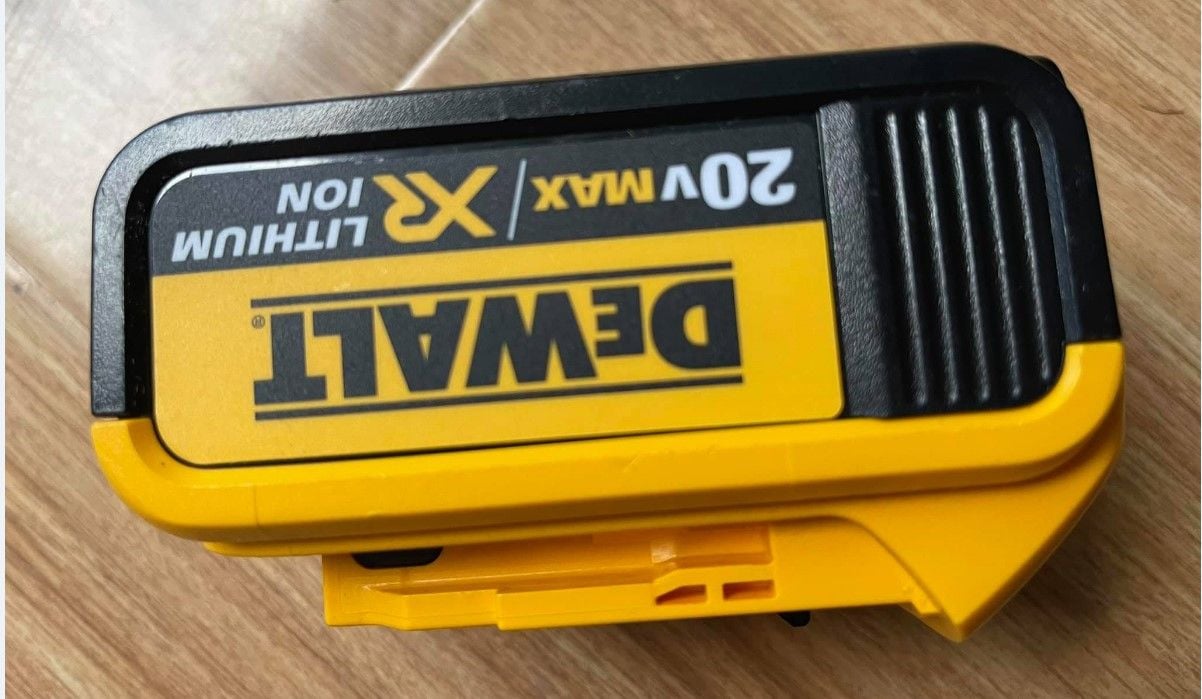 PIN DEWALT 20V 4AH-3