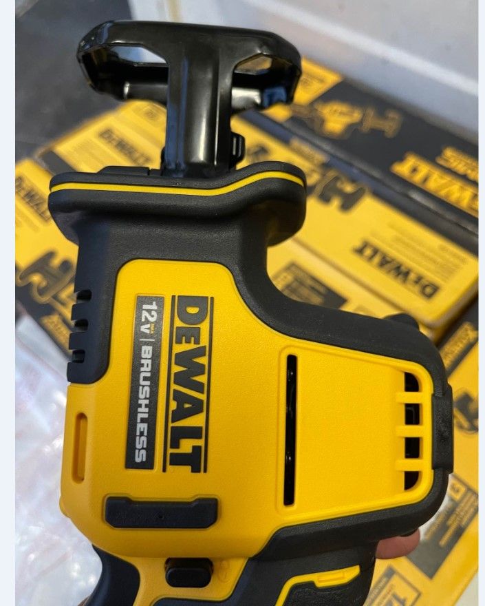 Máy cưa kiếm dùng pin 12V DeWALT DCS312B-4