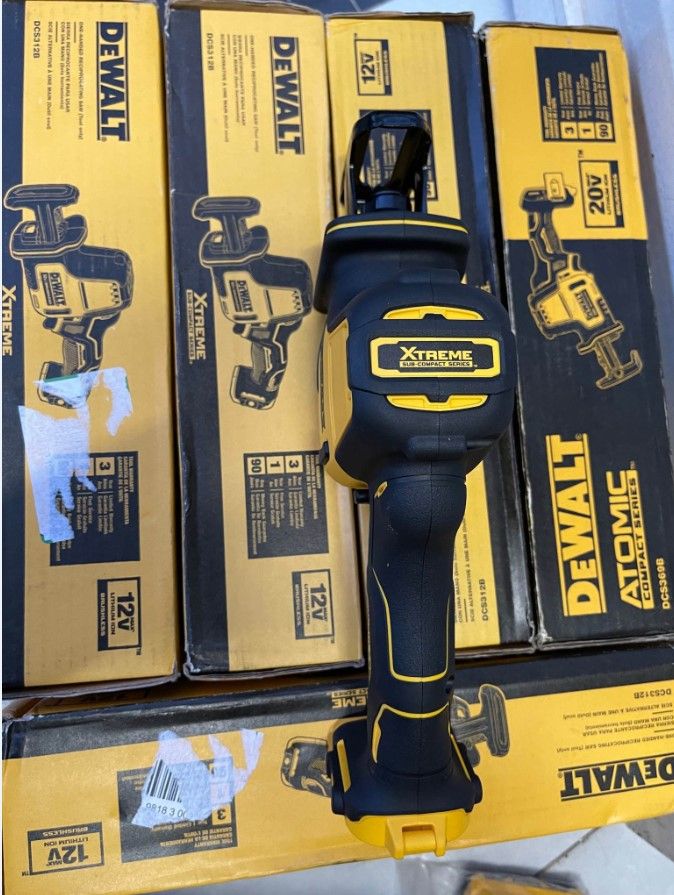 Máy cưa kiếm dùng pin 12V DeWALT DCS312B-3