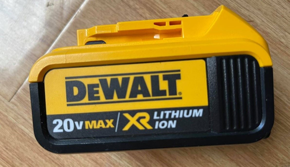 PIN DEWALT 20V 4AH