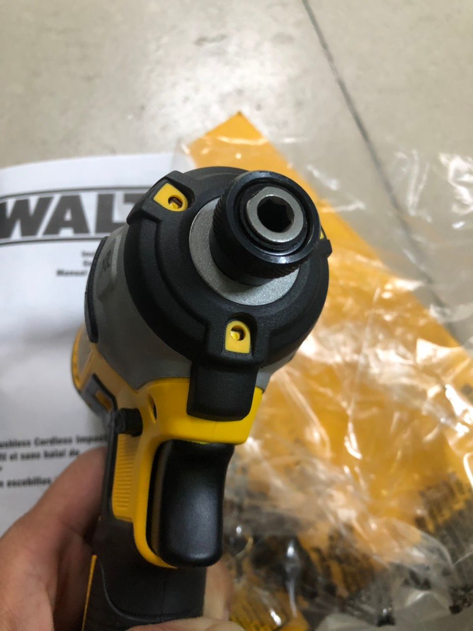 MÁY BẮT VÍT CẦM TAY DEWALT DCF 887-3