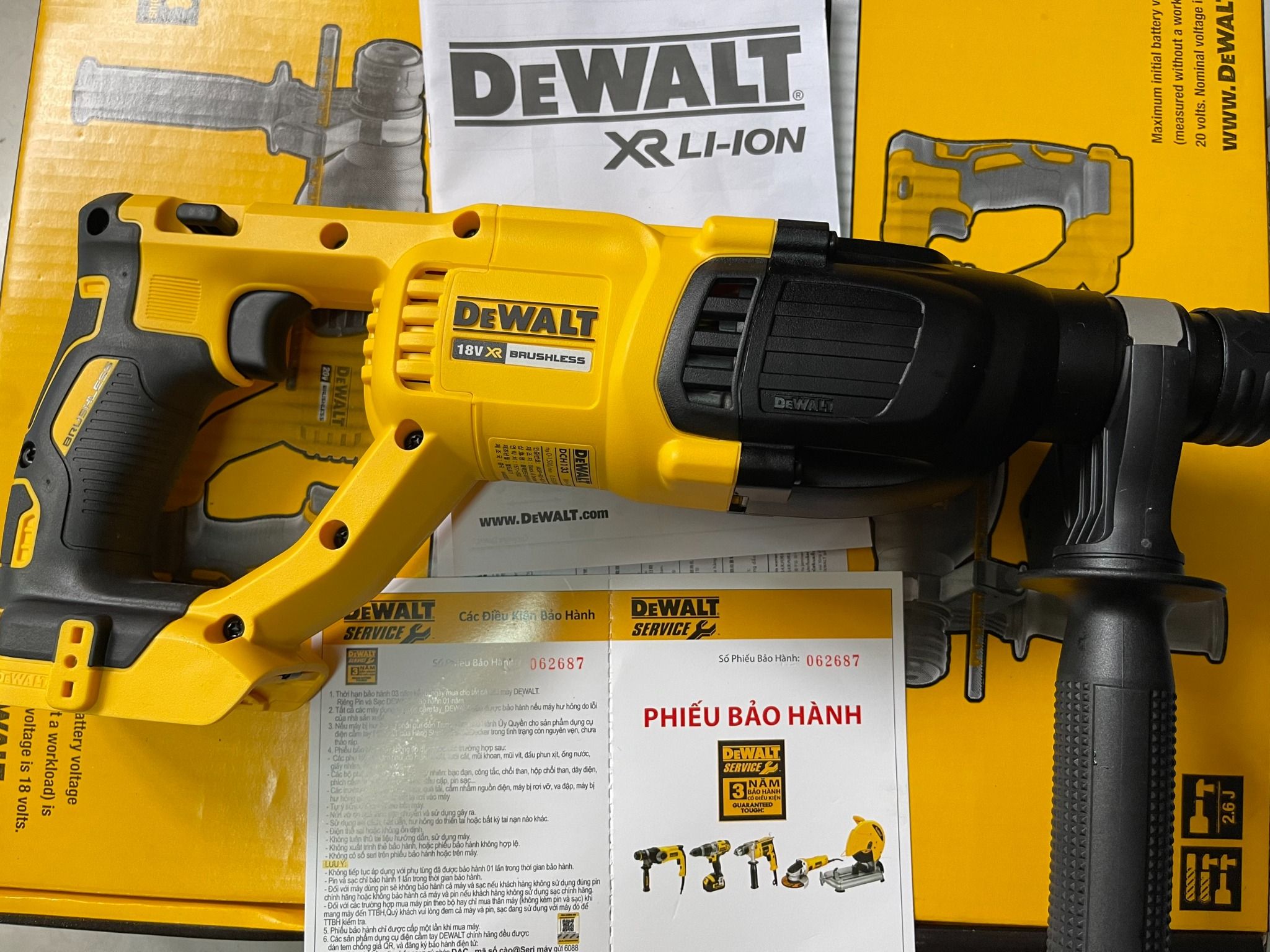 máy khoan pin Dewalt DCH133