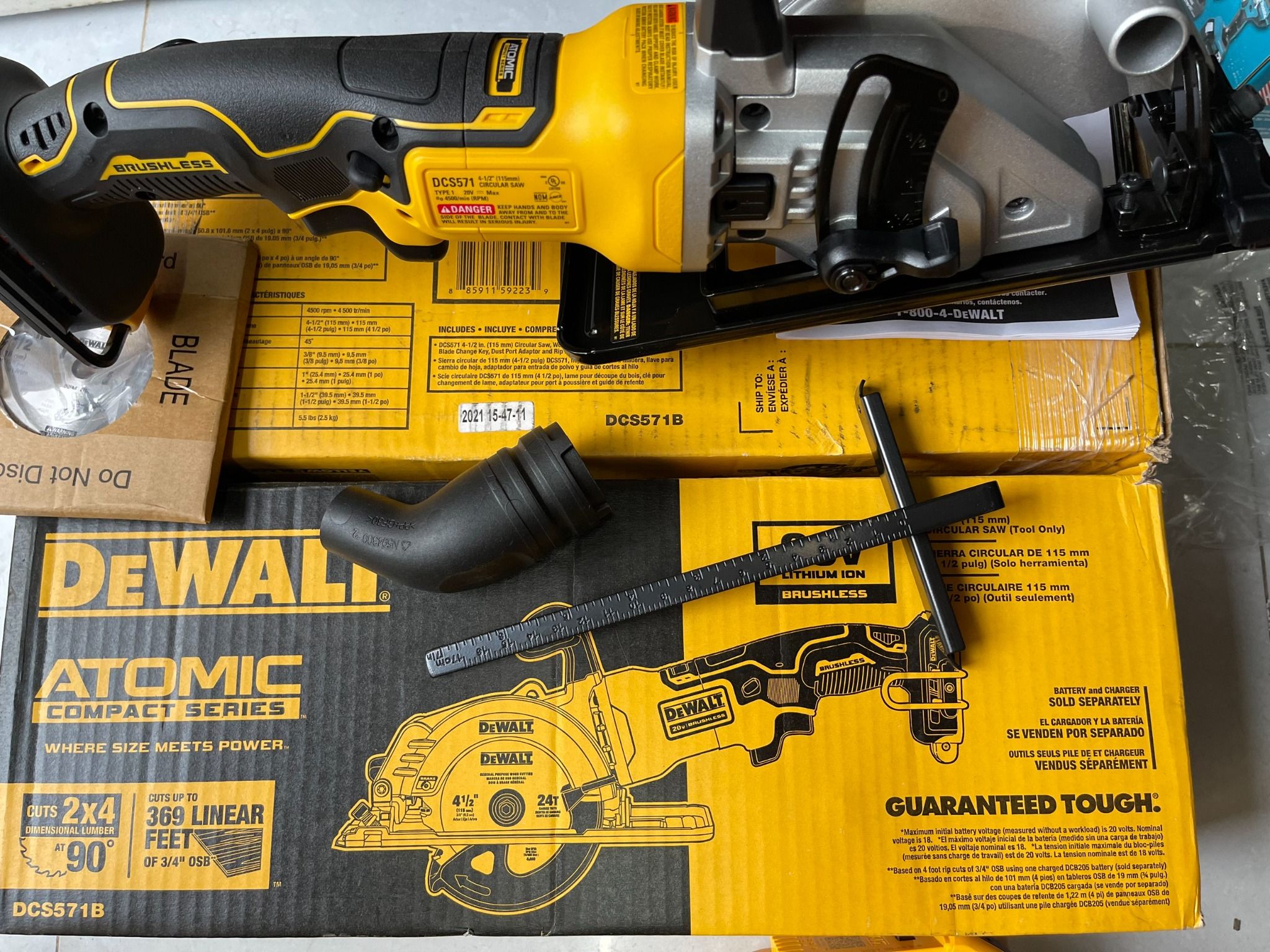 máy cưa gỗ dewalt DCS571 20v