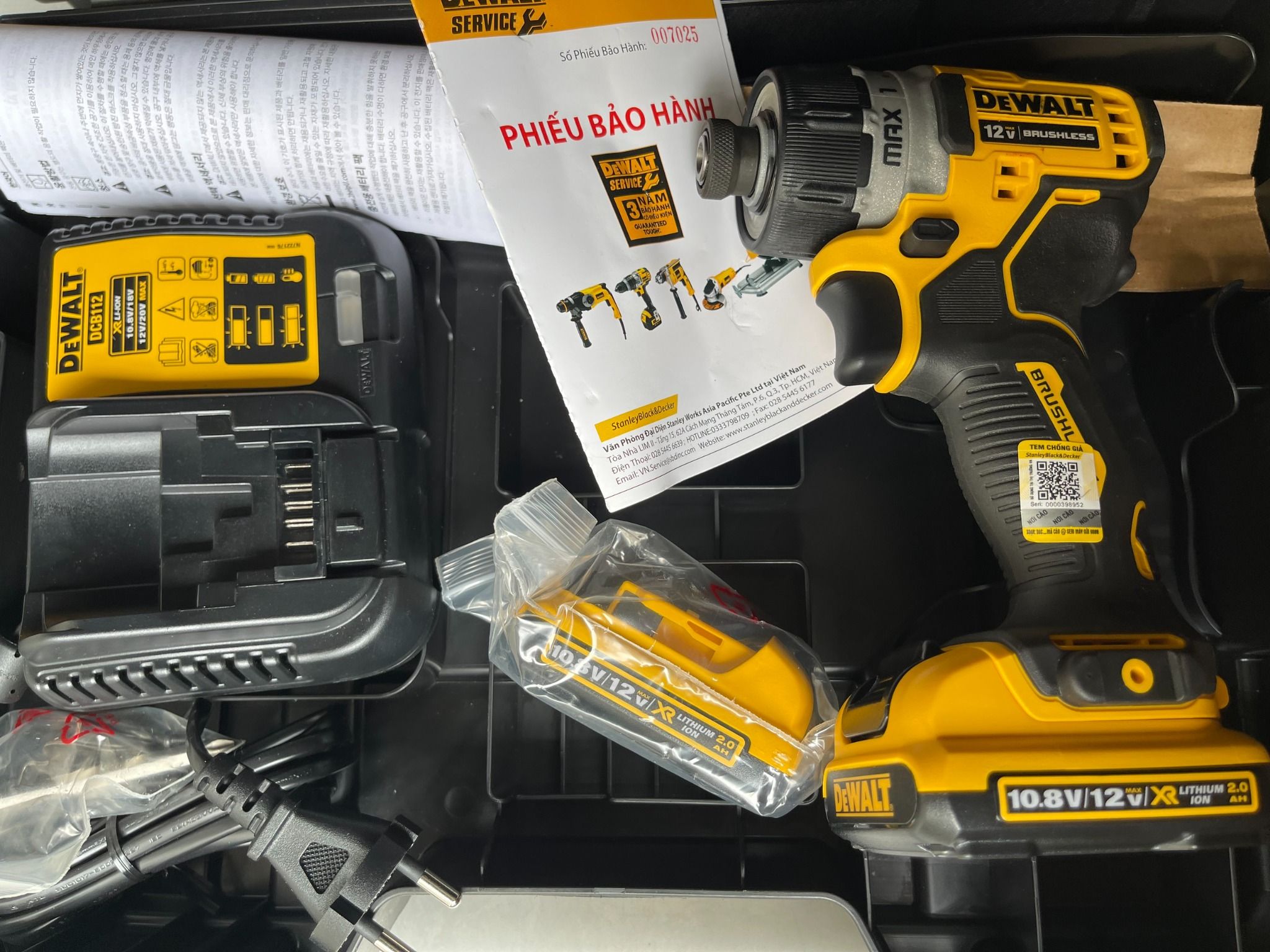 Máy vặn vít Dewalt DCF601D2