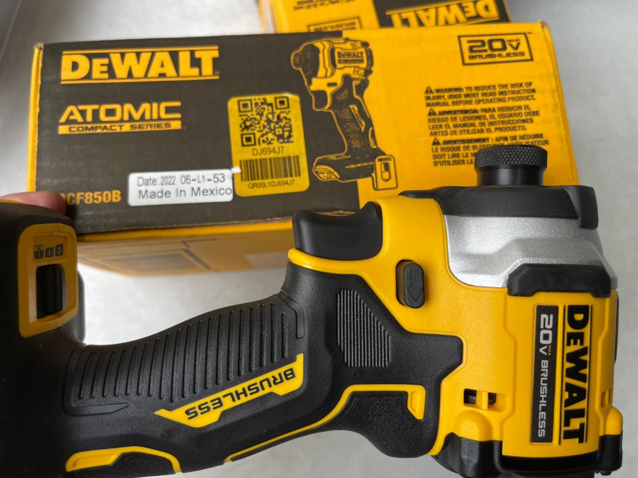 Máy vặn vít Dewalt DCF850B