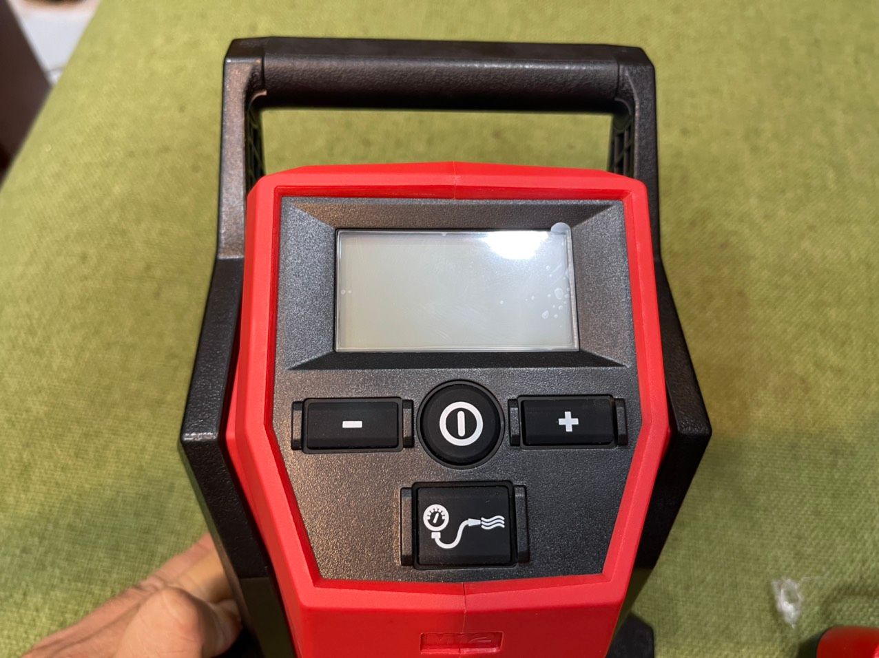 Máy bơm hơi Milwaukee M12 2475-20