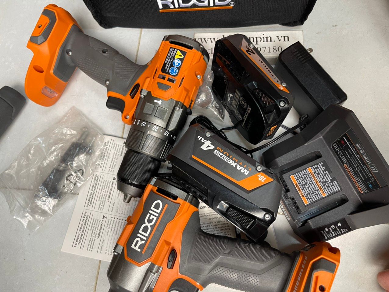 Bộ máy khoan và máy vặn vít pin RIDGID