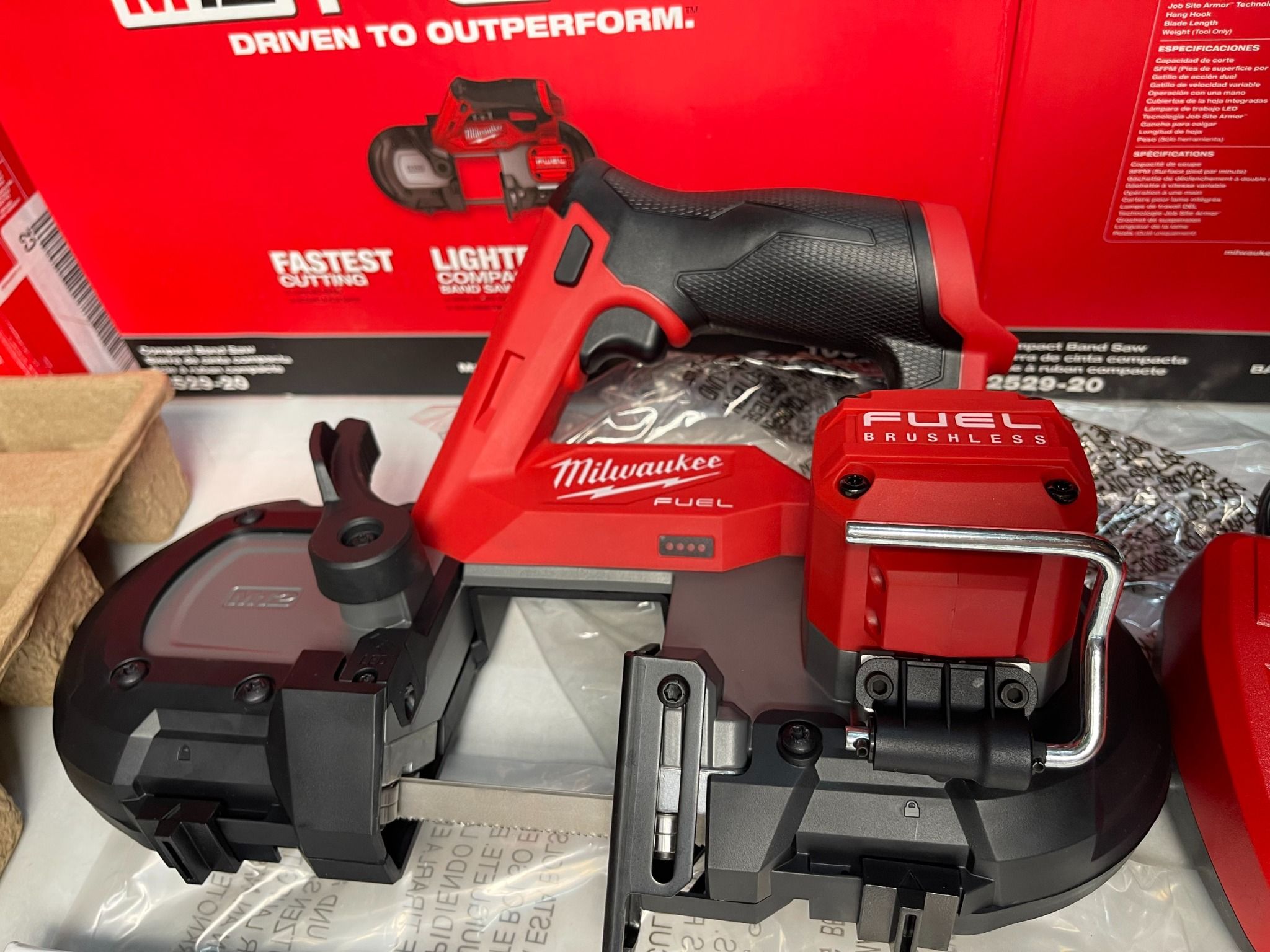 Cưa vòng Milwaukee 2529 M12