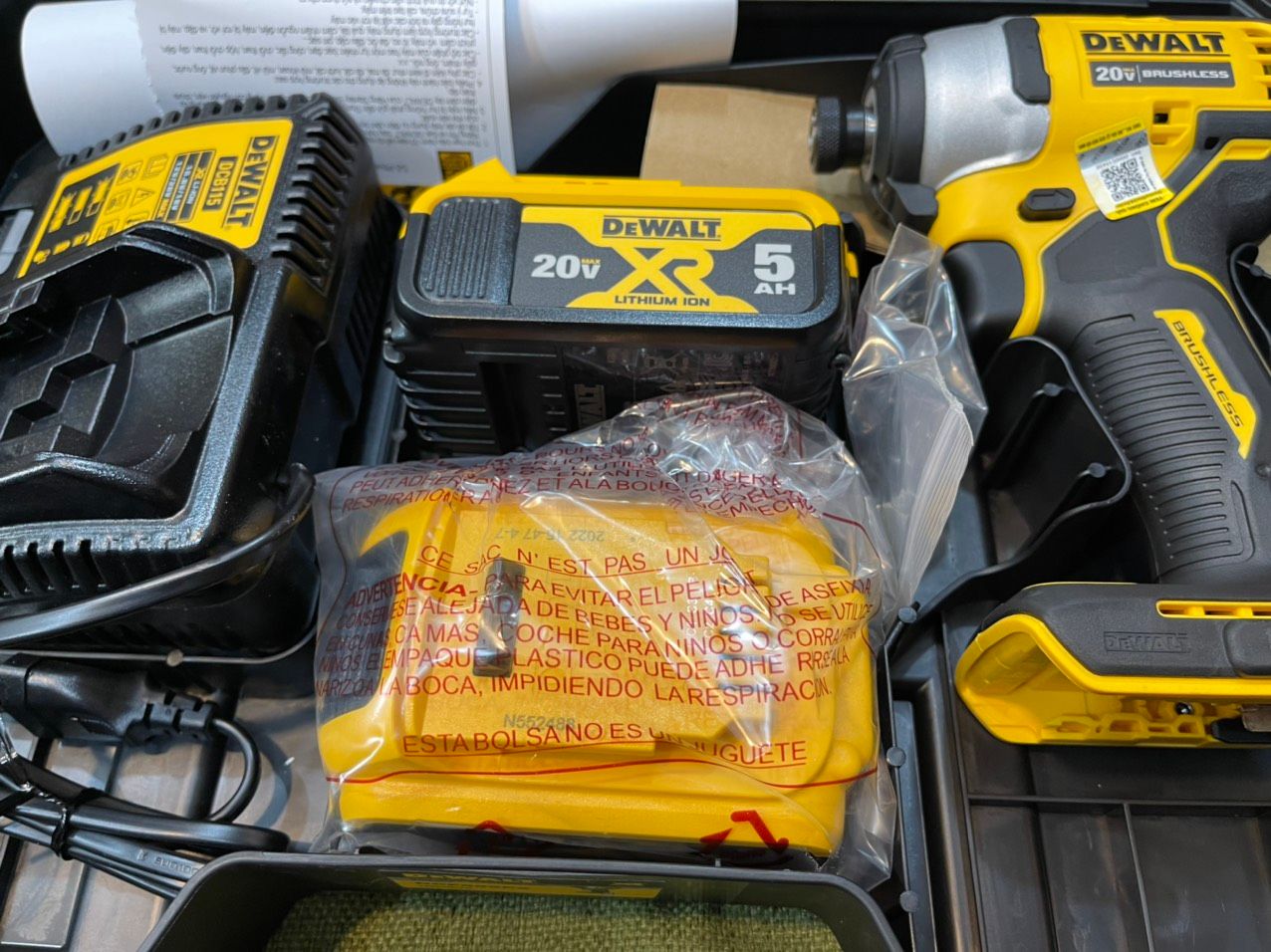 Máy vặn vít pin Dewalt DCF809P2