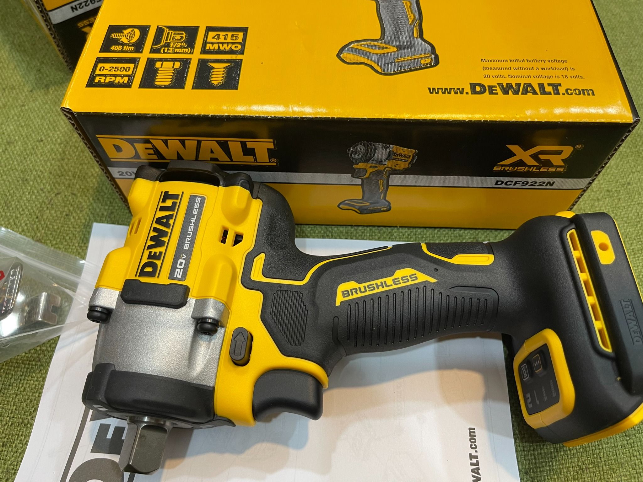 Máy siết bu lông Dewalt DCF922N