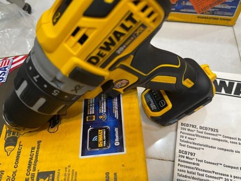 Máy khoan pin Dewalt DCD792SB