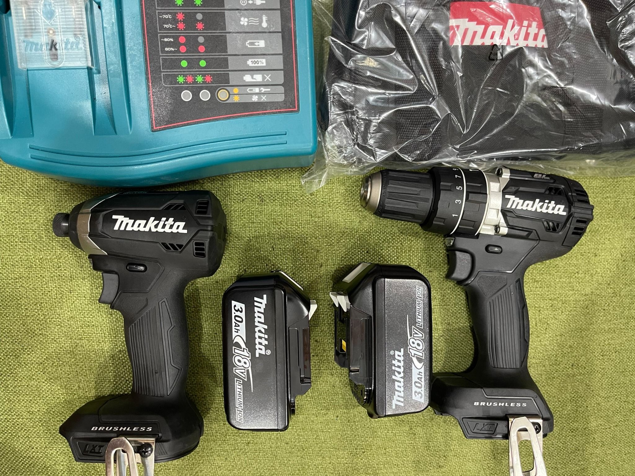 Combo máy khoan pin Makita DHP484 và DTD153 màu đen