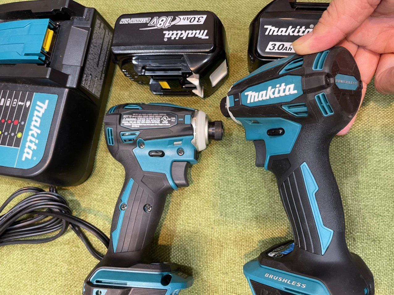 Máy vặn vít makita TD172  (xdt19 usa)
