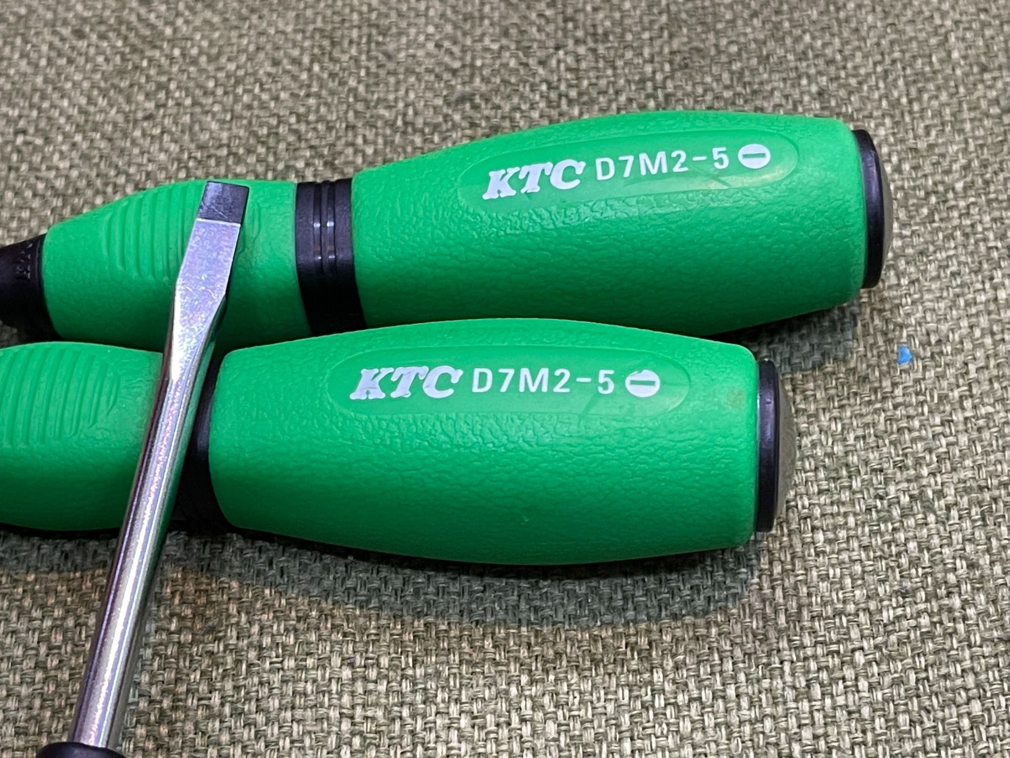 Tua vít KTC D7M2-8 2x75 Japan