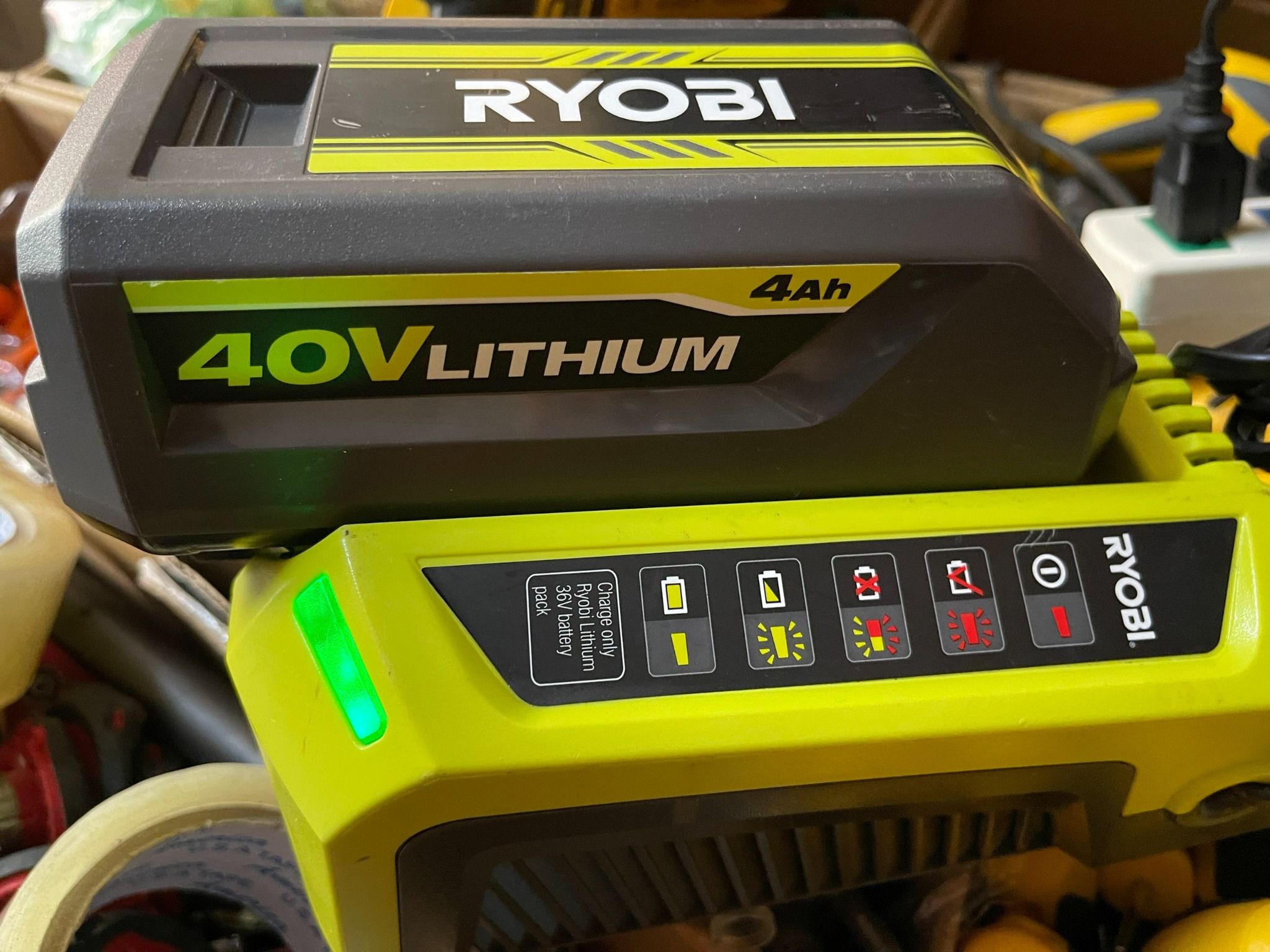 Pin và sạc Ryobi 40V