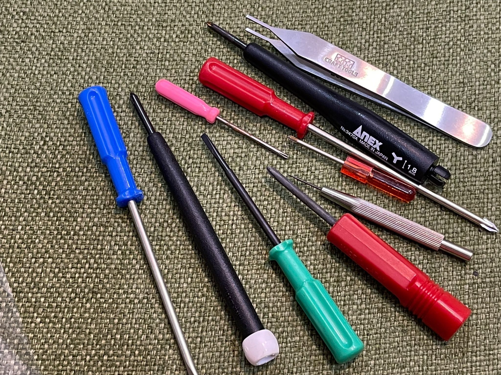 Bộ tua vít chuyên dùng tháo lắp điện thoại made in JAPAN