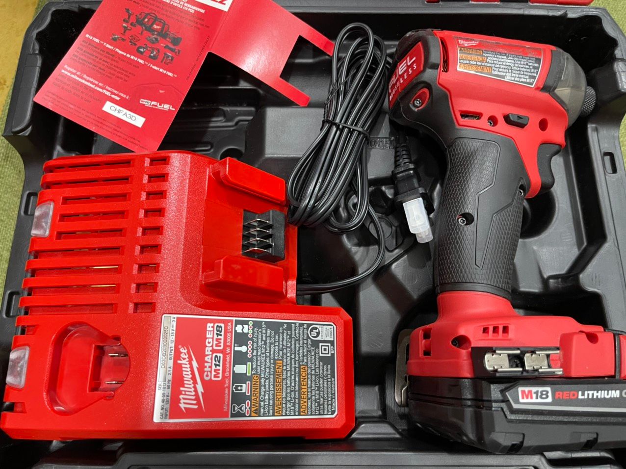 Máy vặn vít búa dầu Milwaukee M18 2760