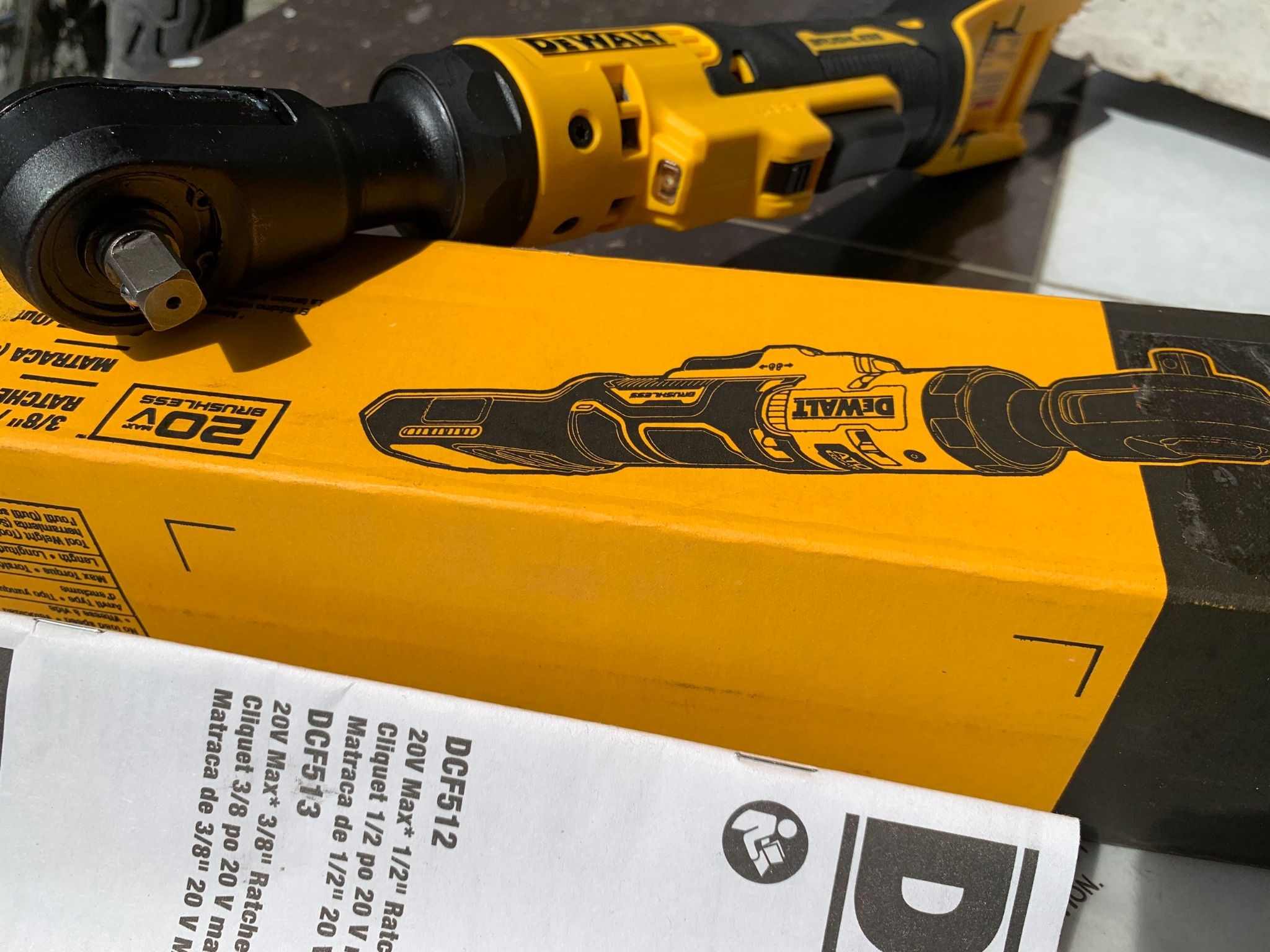 Máy siết bu lông Dewalt DCF513