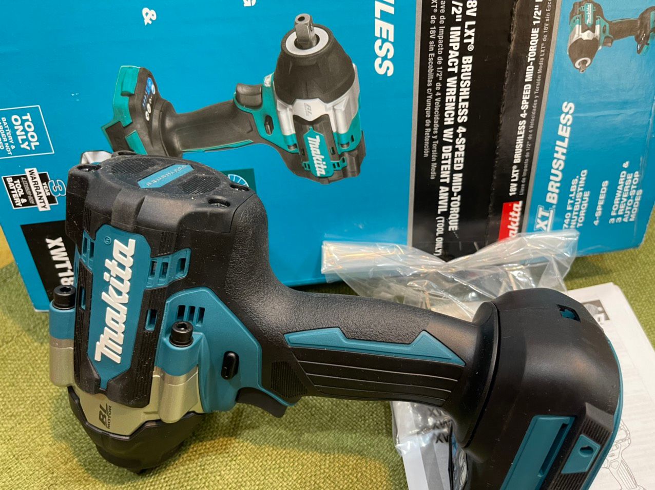 Máy siết bu lông pin Makita XWT18Z made in USA