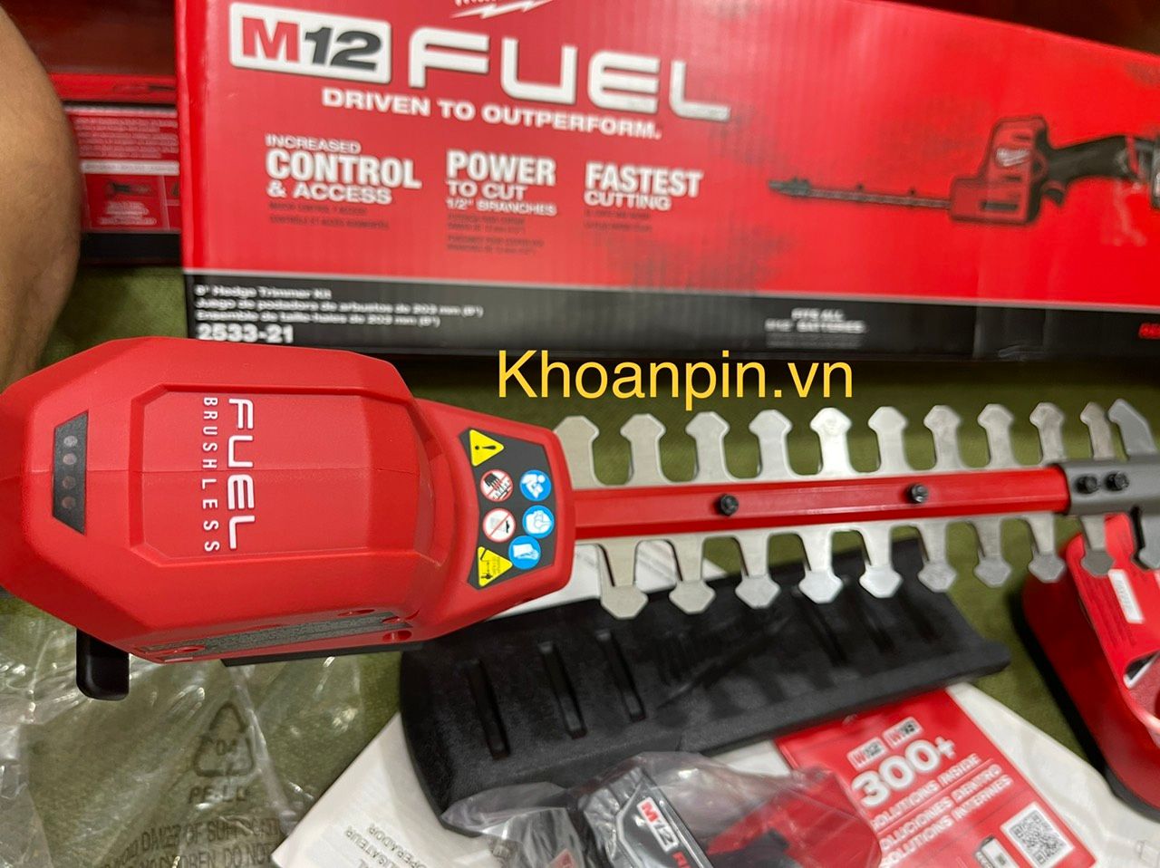 Máy tỉa cảnh cầm tay Milwaukee 2533 pin 4ah sạc