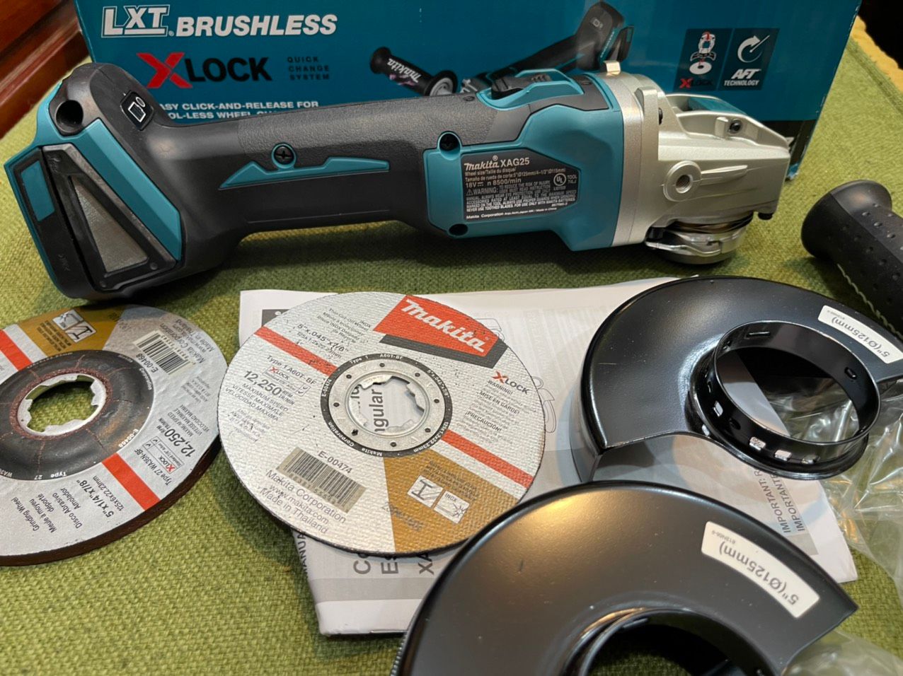 Máy mài Xlock Makita XAG25