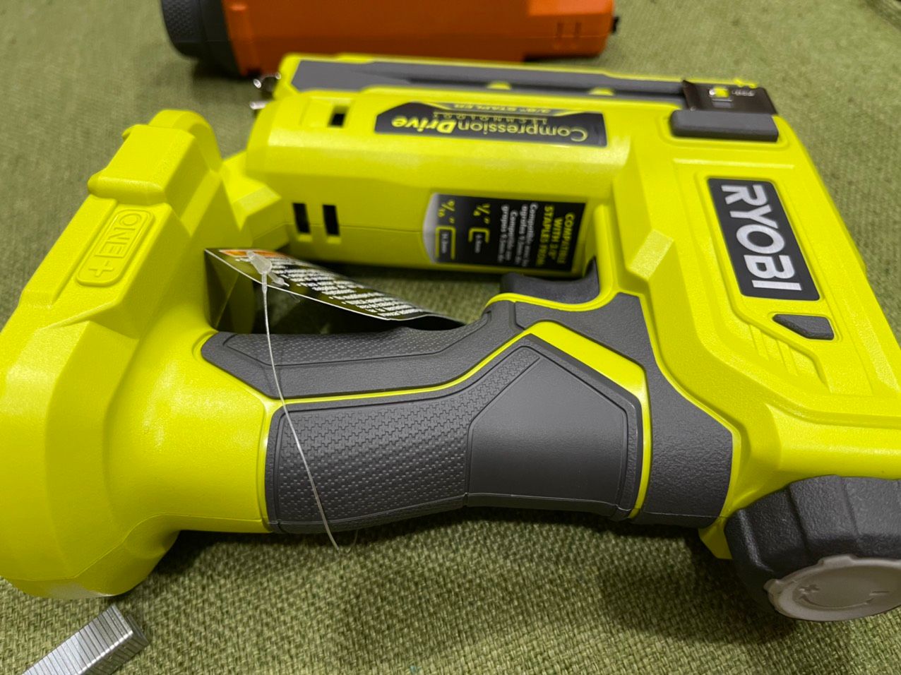 Máy bắn đinh U Ryobi P317