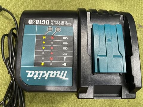 Sạc chính hãng Makita DC18SD 18V điện 220v (mới 100%)