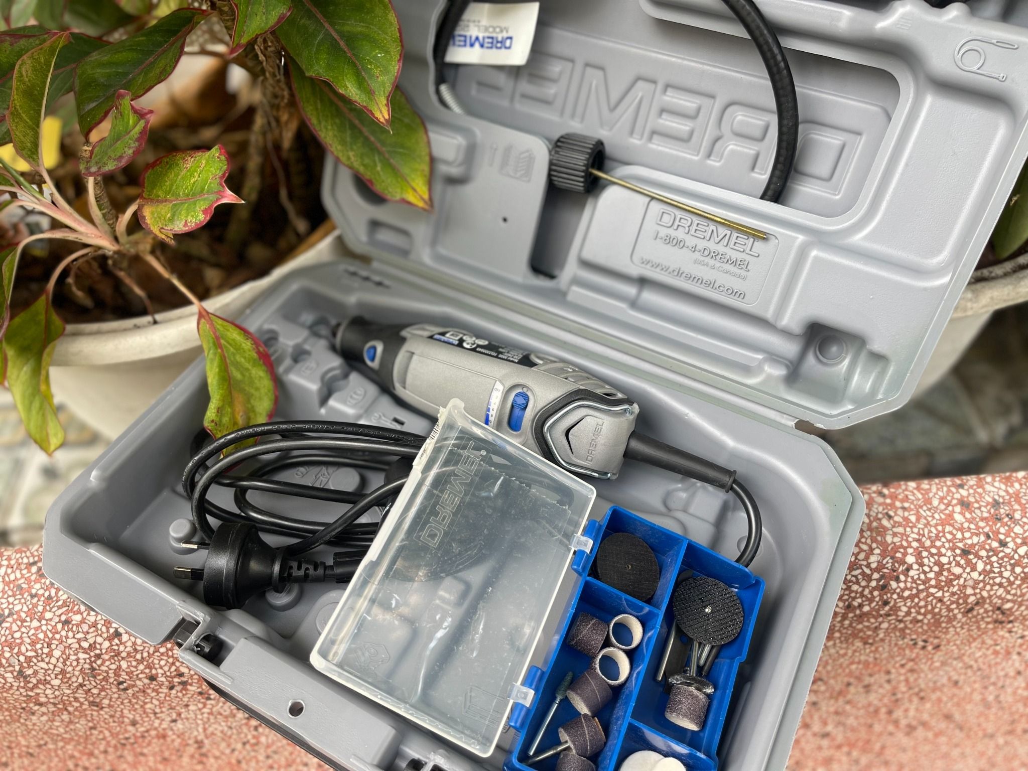 Máy mài mỹ nghệ Dremel 3000 made in mexico