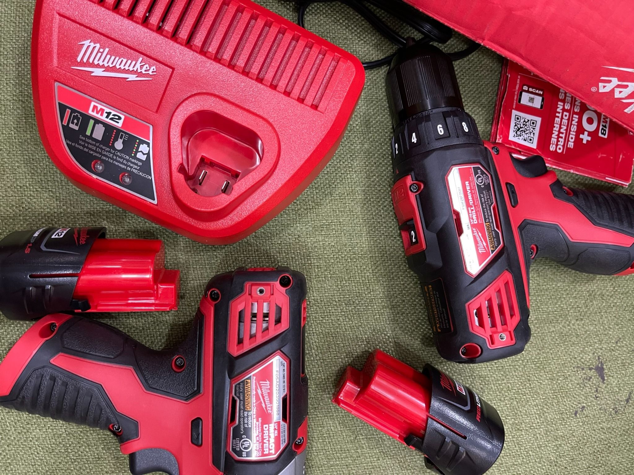 Combo Máy khoan và máy vặn vít Milwaukee 2494 M12