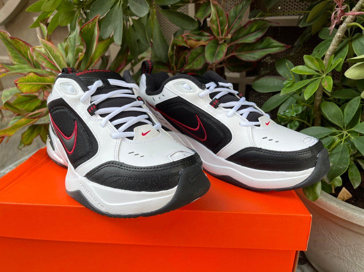 Sneaker Nike AIR Monarch IV man size 42-43