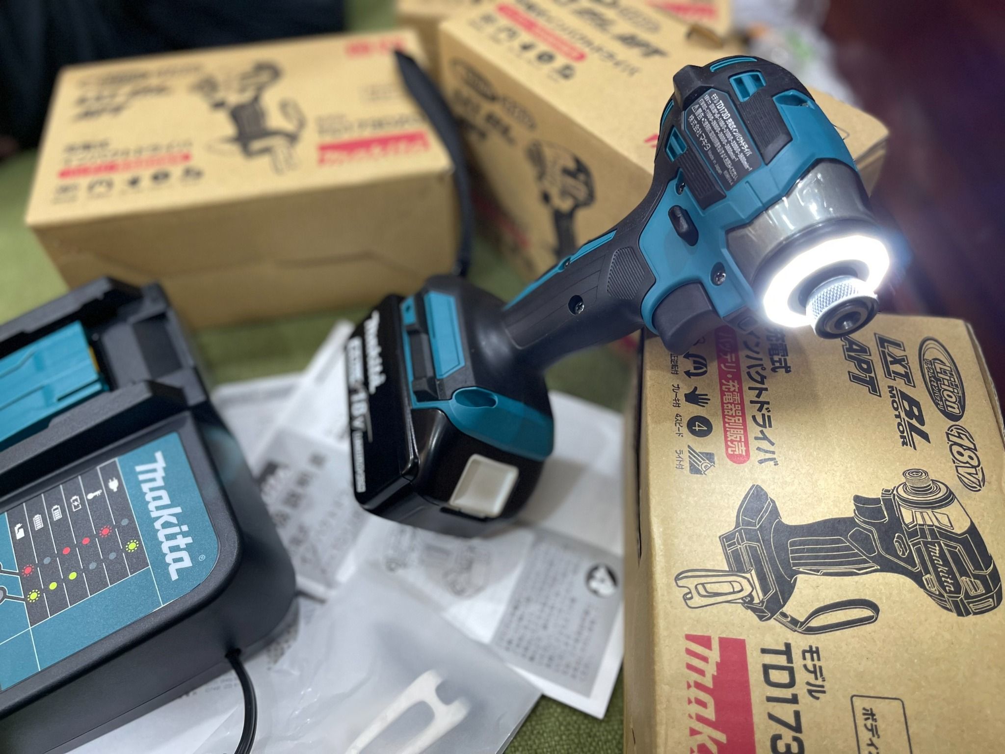 Máy vặn vít Makita TD173DZ made in Japan