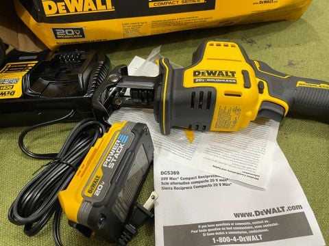 Cưa kiếm dewalt DCS369E1