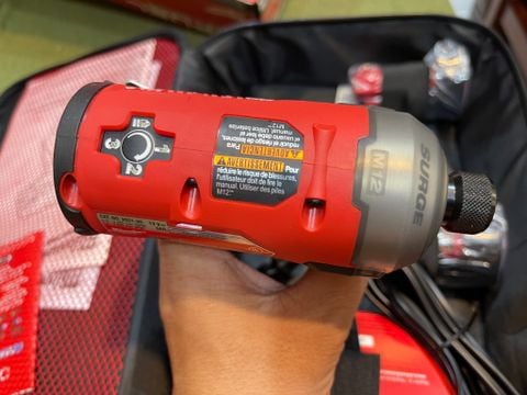 máy vit Milwaukee 2551-22  m12 surge