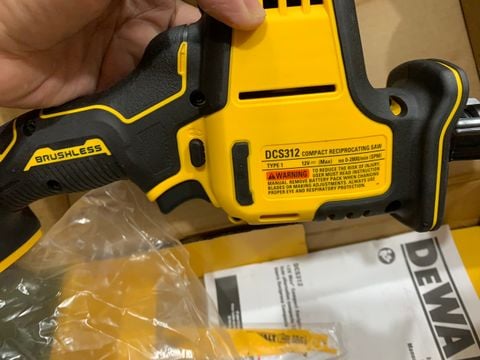 Máy Cưa Kiếm Dewalt DCS312 12V