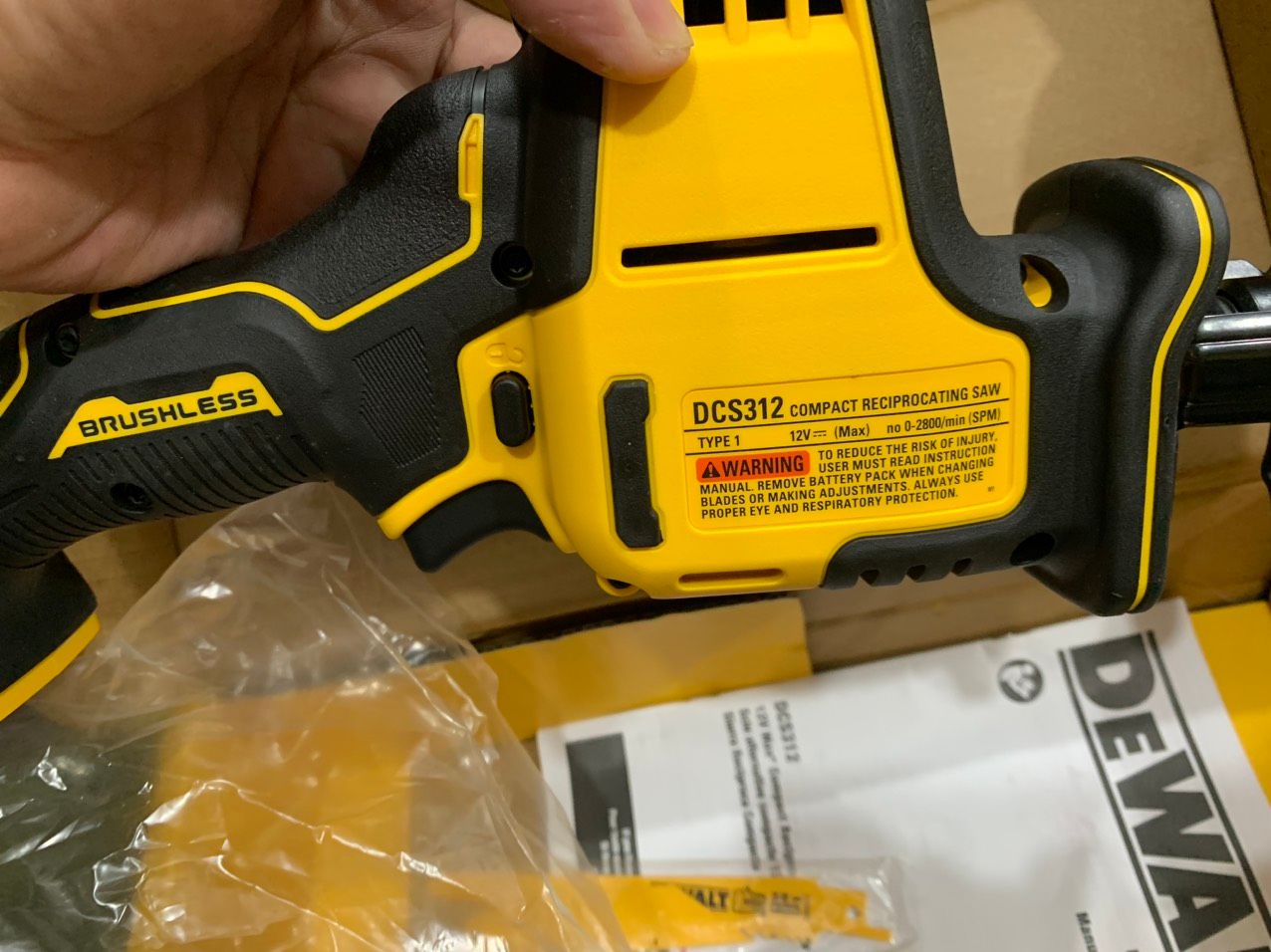 M y C a Ki m 12V Dewalt DCS312 khoanpin.vn
