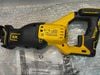 Máy cưa dewalt DCS382B mexico 20v