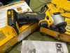 Máy vặn vít DeWalt DCF840N