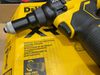 máy rút river dewalt DCF403B