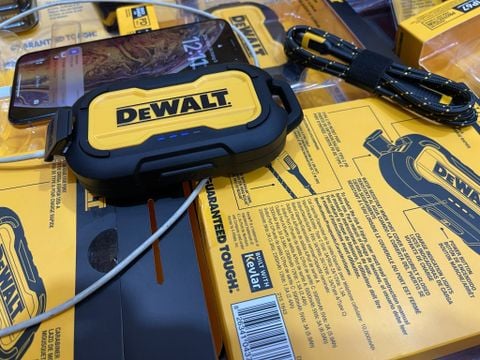 Sạc dự phòng đt dewalt DXMA2151643