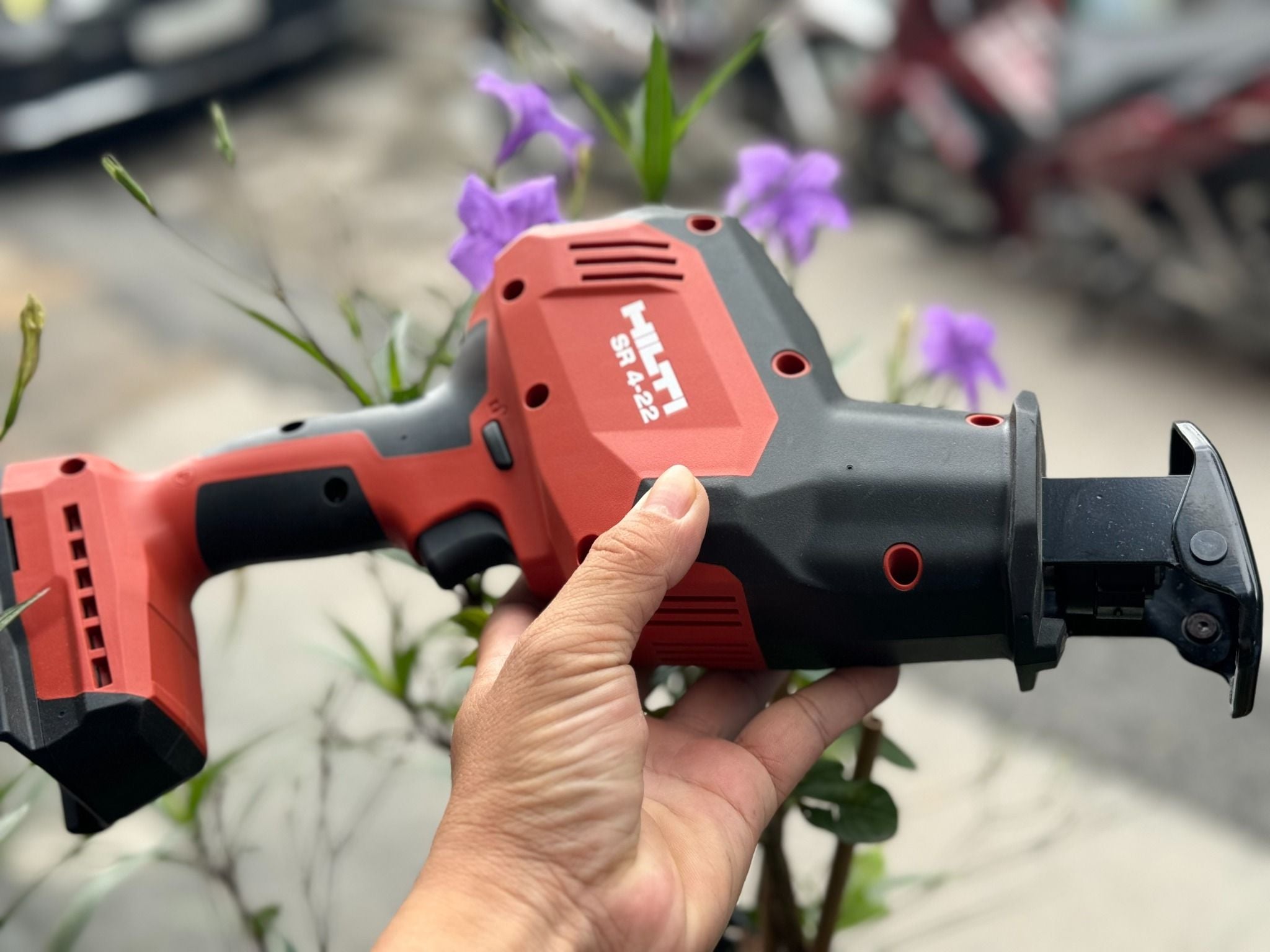 máy cưa kiếm hilti SR 4-22 nuron